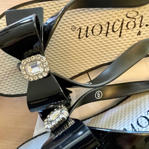 NIB Black wedge flip flops - Picture 2 of 6